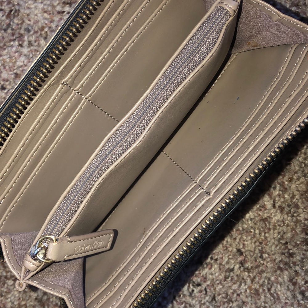 Calvin Klein clutch - Picture 5 of 5